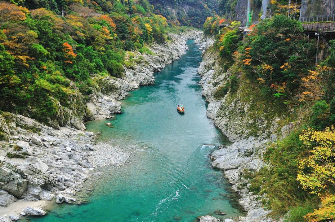 徳島 ひとつ目丼でお腹を満たし 渓流下りや露天風呂を楽しむ大歩危小歩危 妖怪大行列は11 25に おんせんニュース