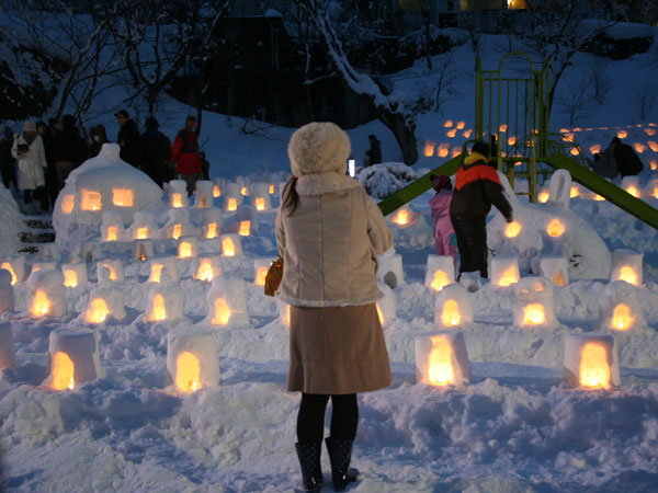 21年は中止 宮城 青根温泉 青根温泉 雪あかり 光るミニかまくら00個の大群落 青根温泉で華ひらく幻想世界 おんせんニュース