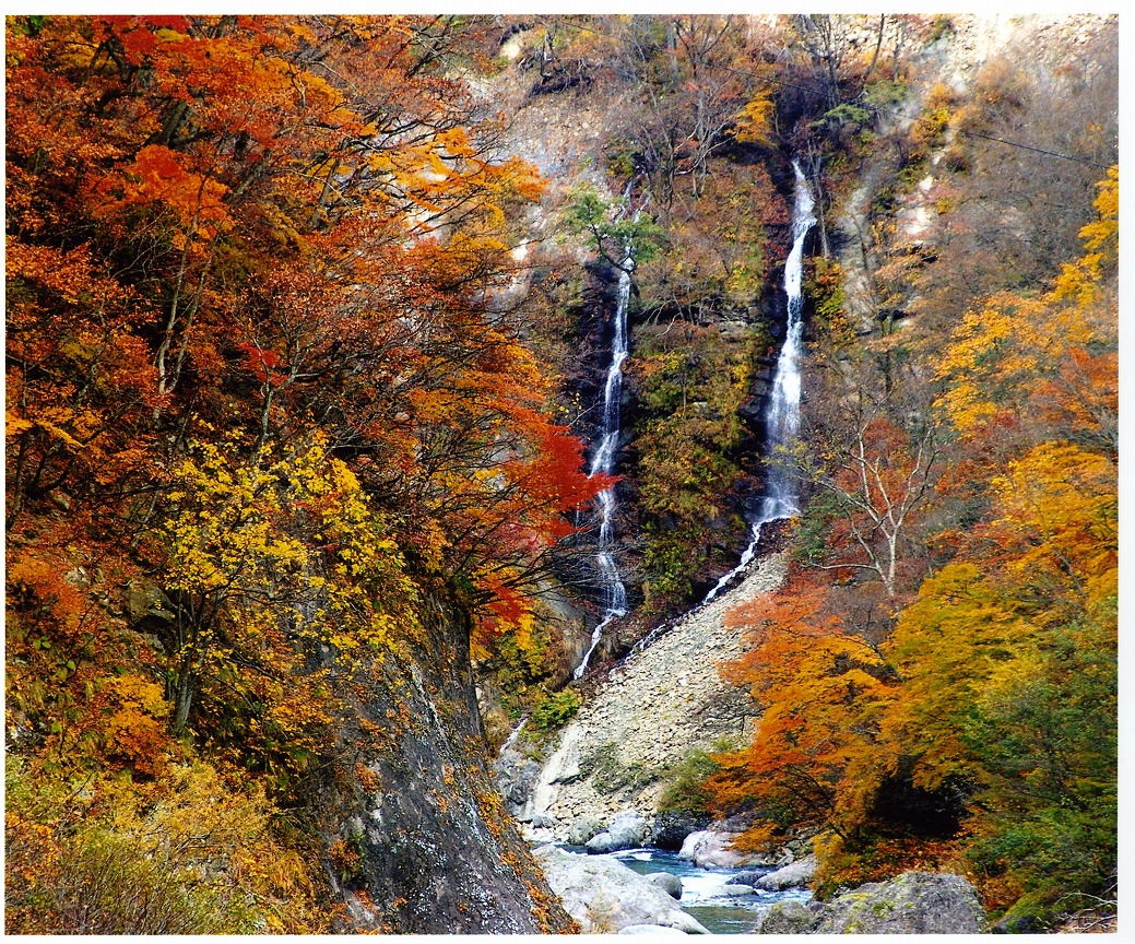 長野 秋山郷 雄川閣 河原で自ら温泉を掘って楽しむ露天からの紅葉は格別 スコップ貸し出し有 おんせんニュース