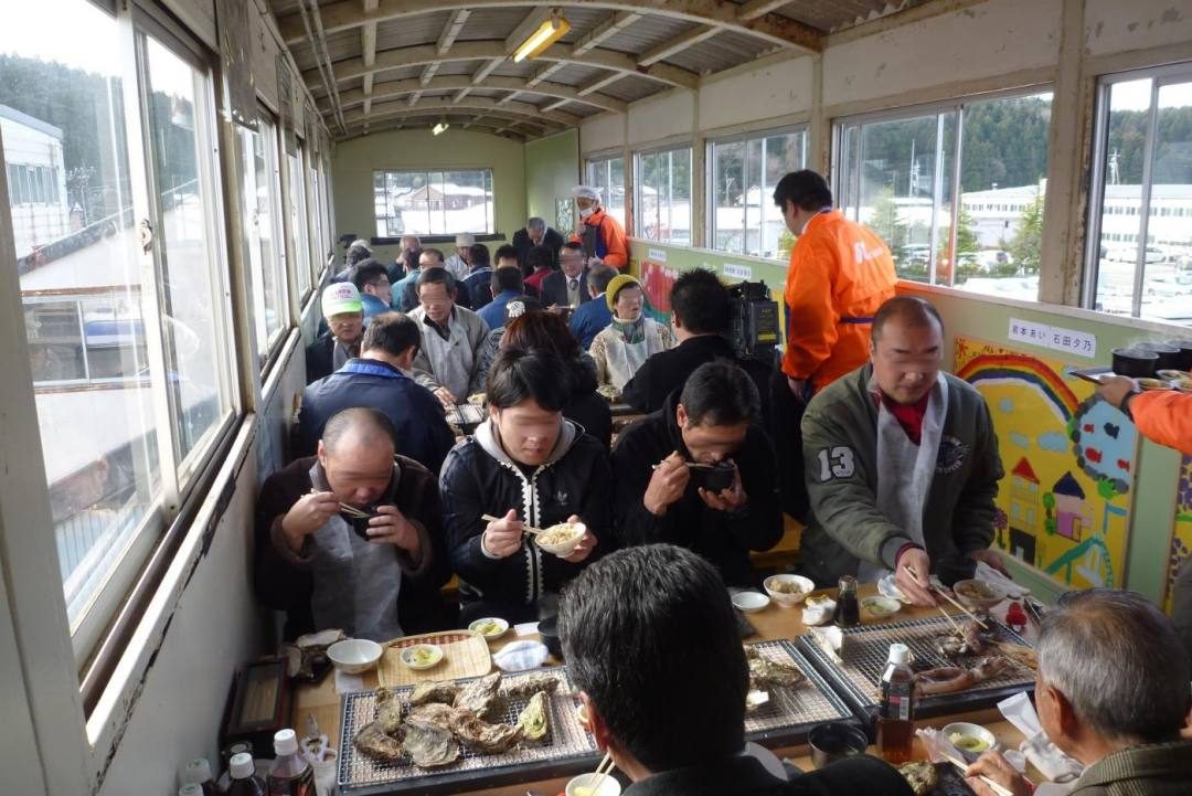 石川】焼きガキ・カキフライ・カキごはんも！能登牡蠣を駅のホームで食べられる！のと鉄道「あつあつ亭」が今年も開催中！1/11～3/15 |  おんせんニュース