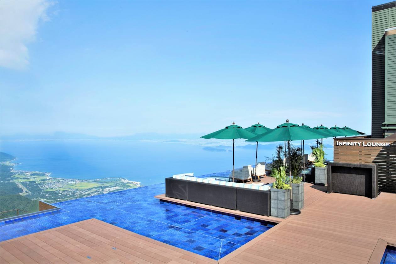 滋賀 琵琶湖を見下ろす視界360度 標高1100ｍの天空カフェ びわ湖テラス 限定席のインフィニティラウンジへ おんせんニュース