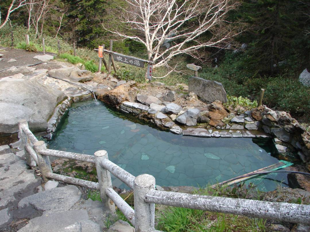 北海道 吹上露天の湯 北の国からで一躍有名になった富良野の野趣あふれる露天風呂は 無料の混浴温泉 おんせんニュース