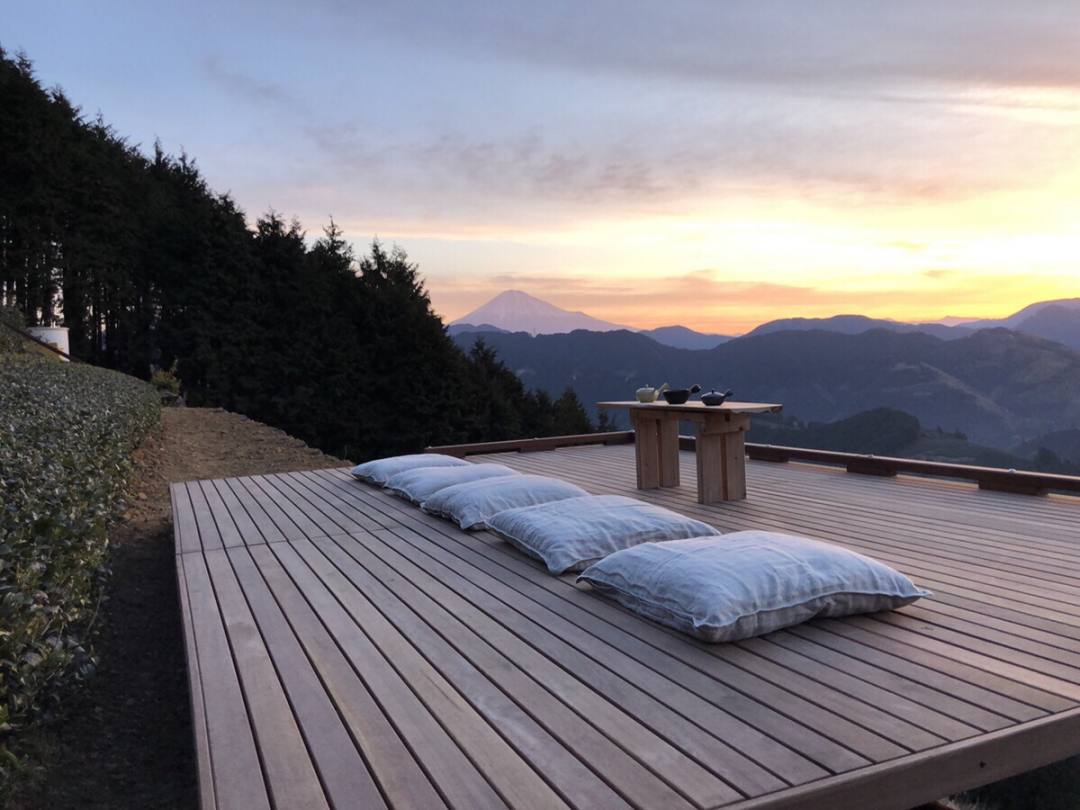 静岡 茶の間 茶畑の中にある貸切絶景露天カフェ 茶農家さんが淹れる最高のお茶や茶氷と開放感に癒される おんせんニュース 静岡 茶の間 茶畑の中にある貸切絶景露天カフェ 茶農家さんが淹れる最高のお茶や茶氷と開放感に癒される おんせんニュース