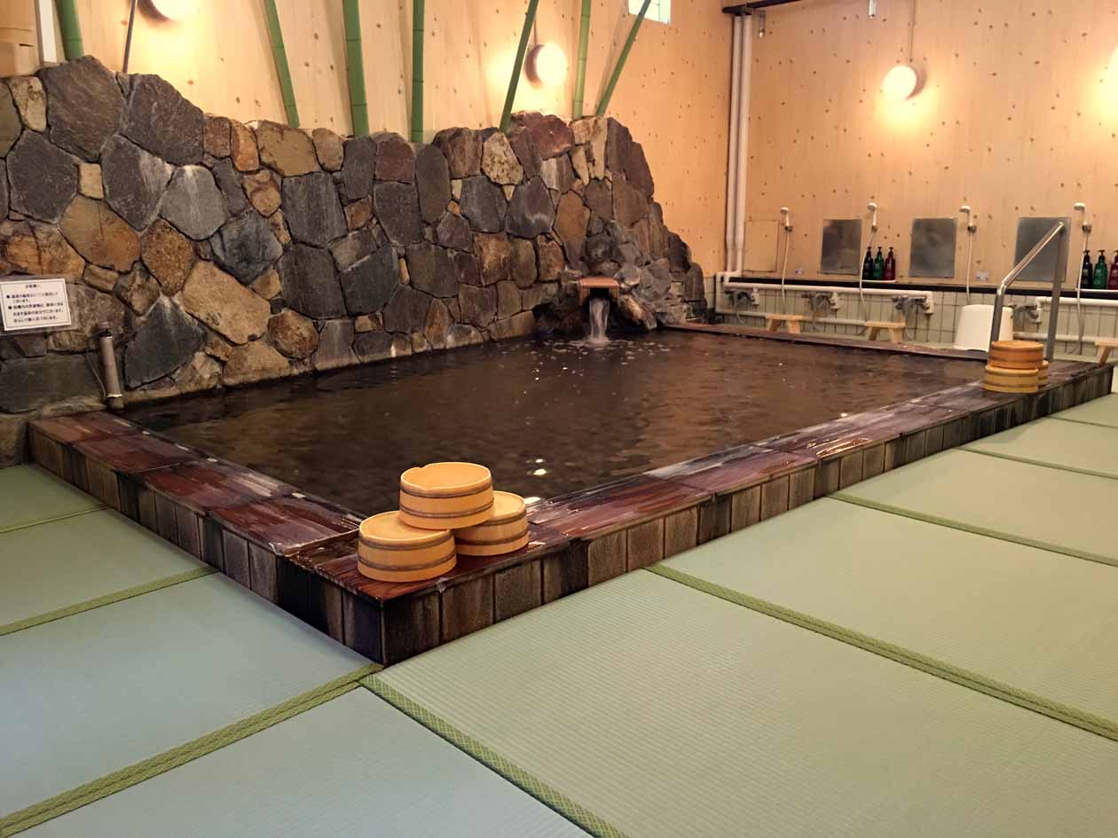 青島グランドホテルの大浴場「さざなみ」