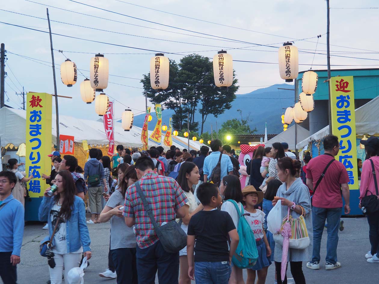 長野 年は中止 1万匹以上のゲンジボタルが乱舞する 日本一のほたるの名所 信州辰野ほたる祭り 6 15 6 23 おんせんニュース