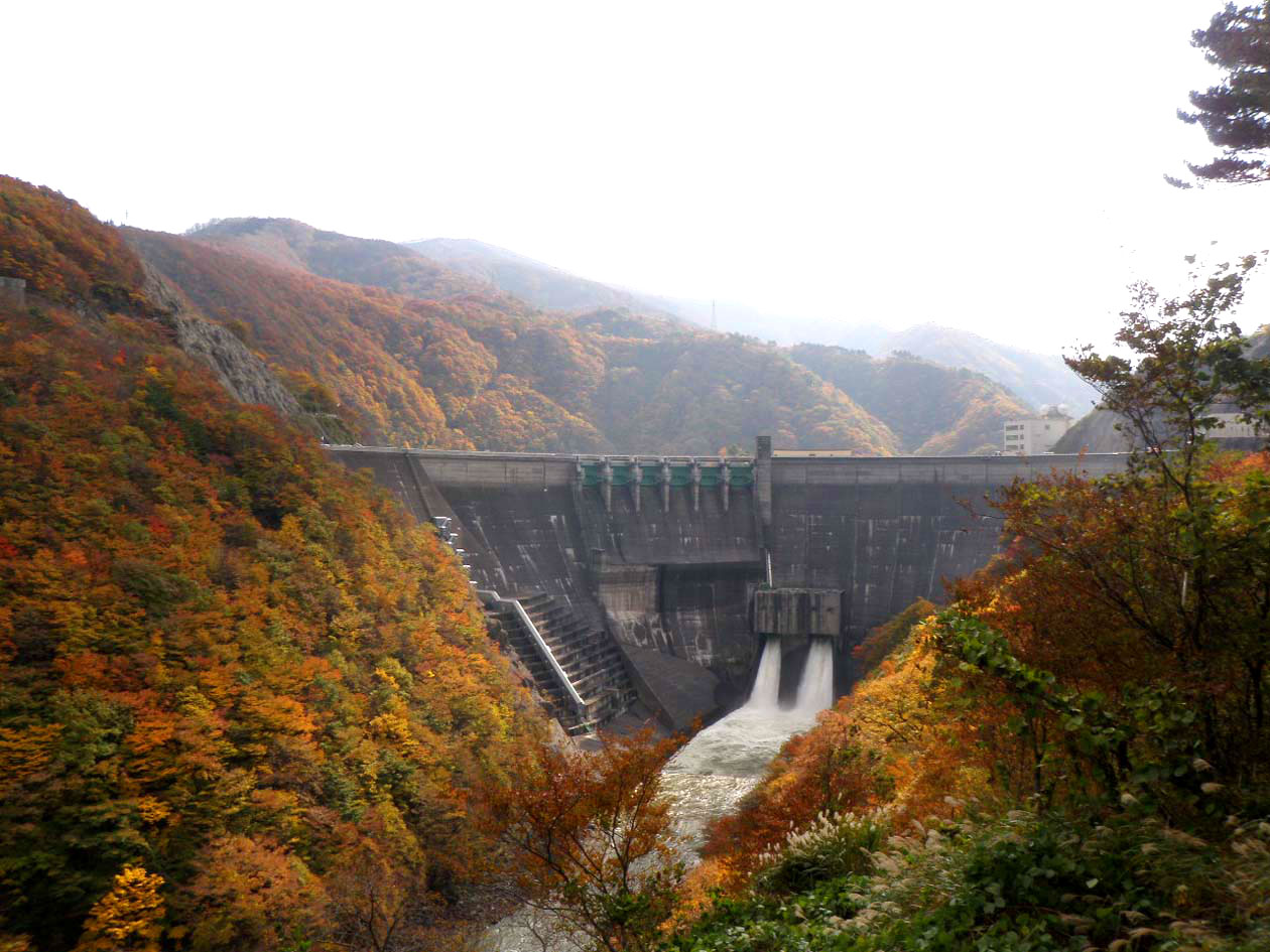 岩手県和賀郡西和賀町 湯田ダム 錦秋湖大滝 湯田ダムカレー