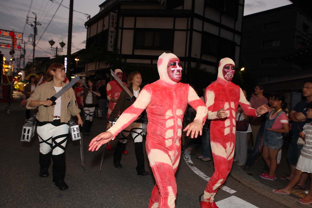 岐阜県高山市さんまち通り　ちょけらまいか大仮装盆踊り大会