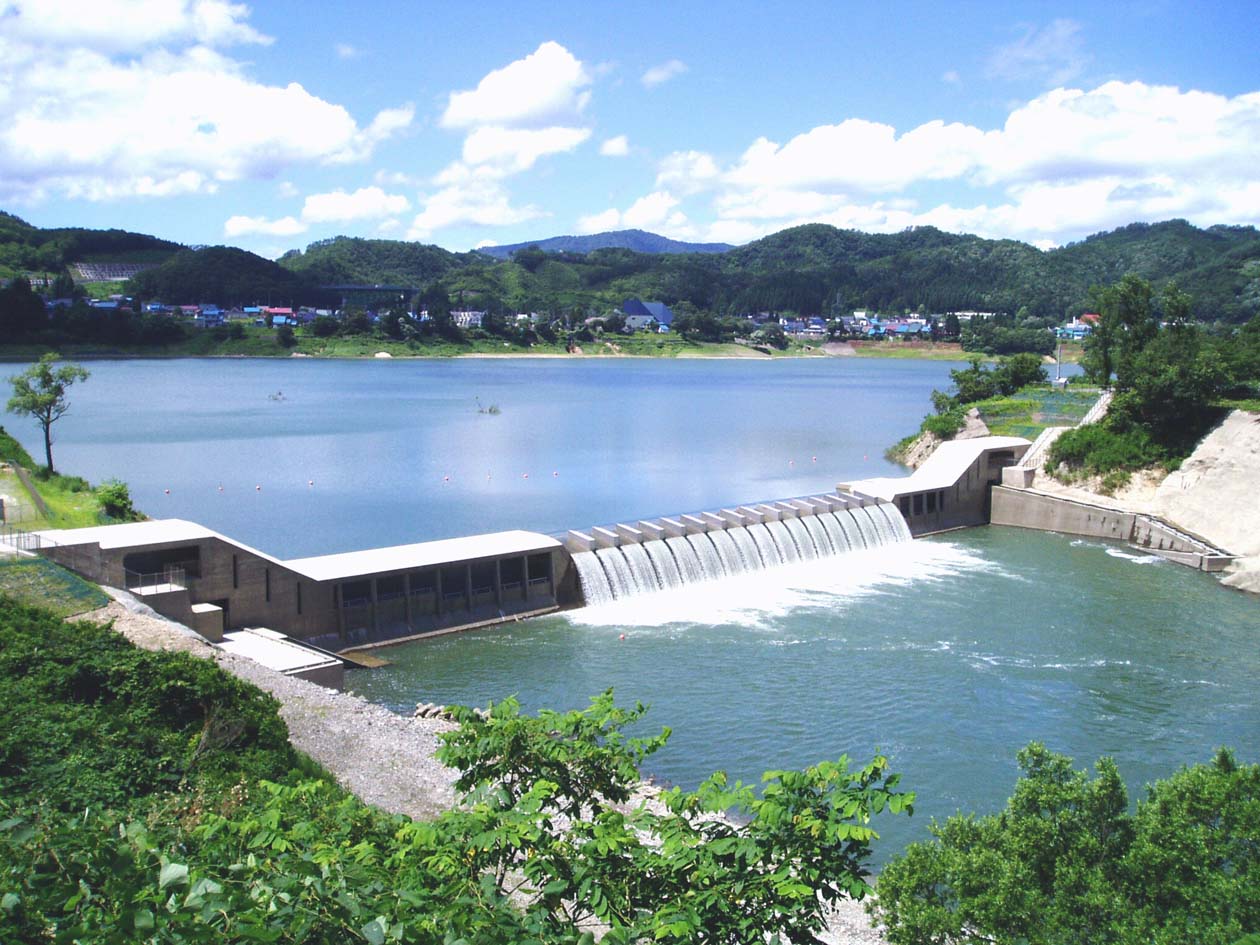 岩手県和賀郡西和賀町 湯田ダム 錦秋湖大滝