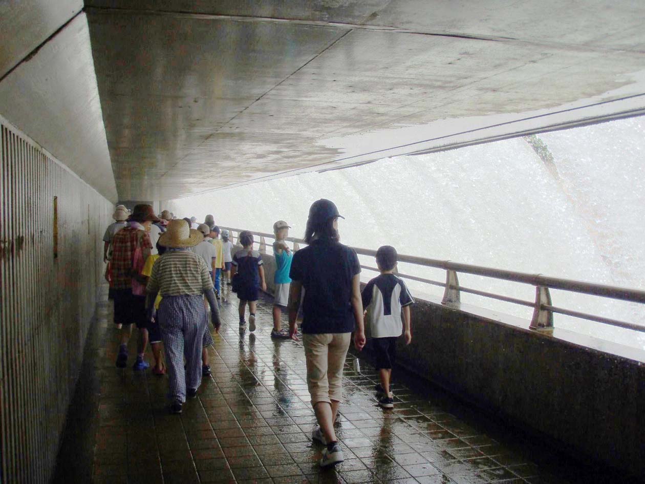 岩手県和賀郡西和賀町 湯田ダム 錦秋湖大滝