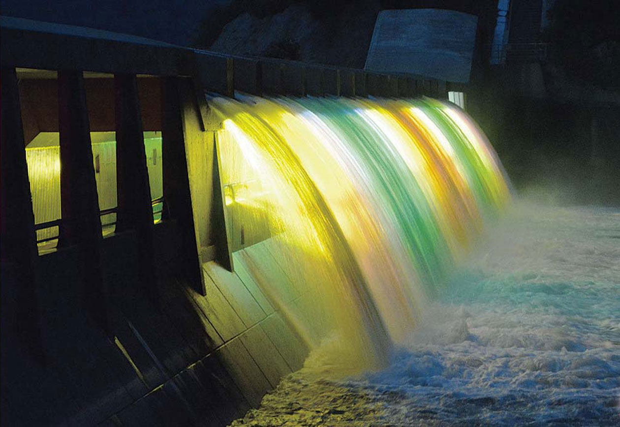 岩手県和賀郡西和賀町 湯田ダム 錦秋湖大滝