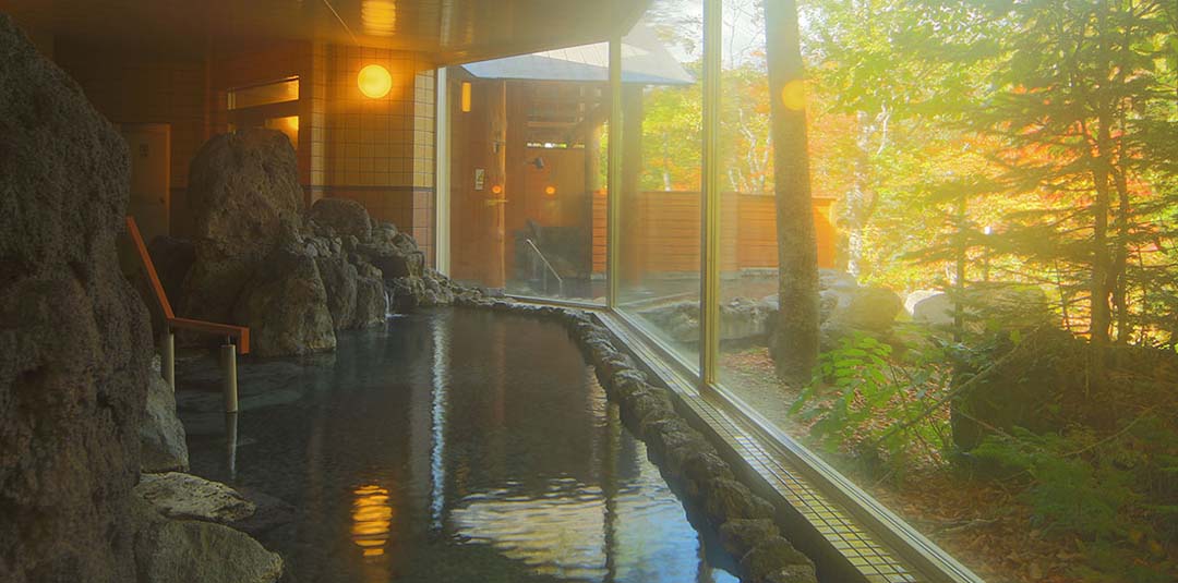 北海道河東郡上士幌町 ぬかびら源泉郷 糠平舘観光ホテル 源泉かけ流しの紅葉露天風呂 旧国鉄士幌線のコンクリートアーチ橋群・タウシュベツ川橋梁への送迎もあり