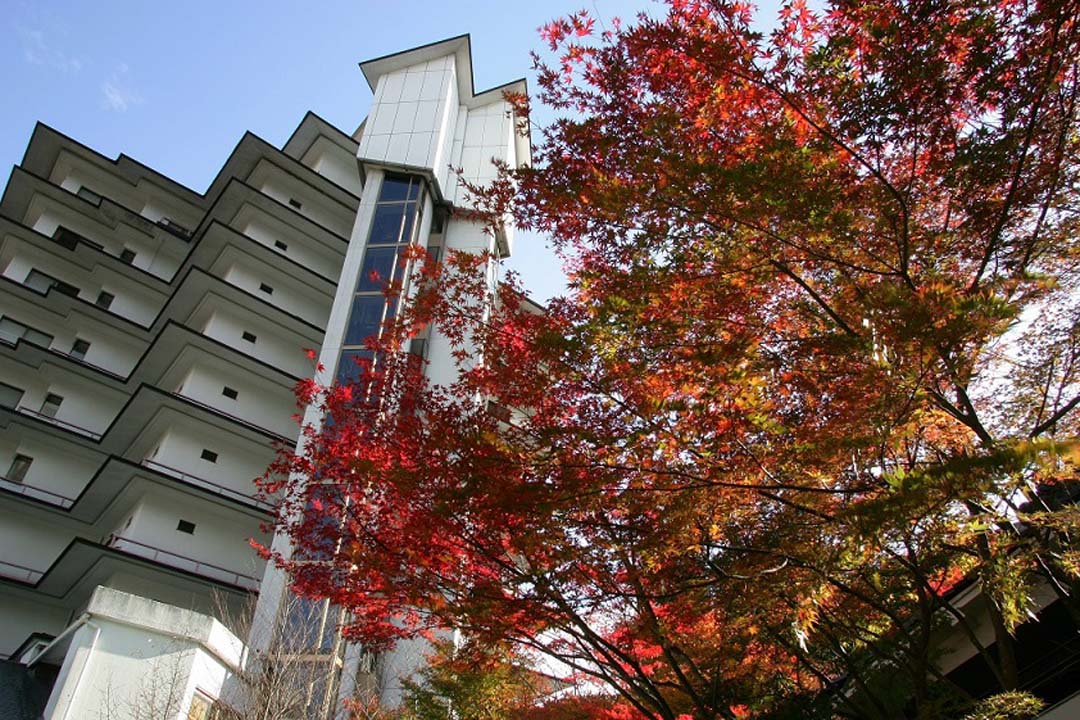 源泉かけ流しの紅葉露天風呂 宮城県仙台市 秋保温泉 伝承千年の宿 佐勘