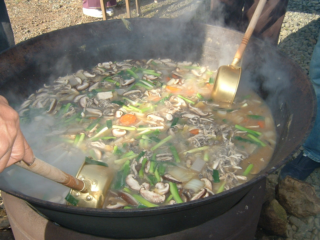 静岡県下田市 爪木崎 水仙まつり 郷土料理・池之段煮味噌鍋