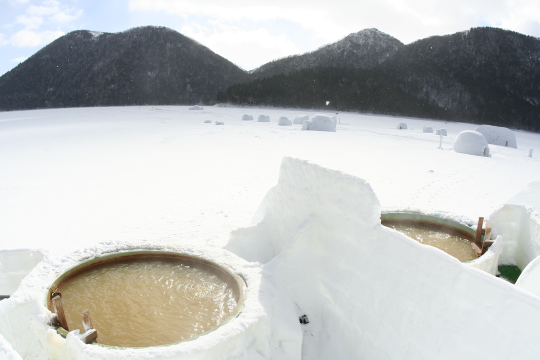 北海道河東郡鹿追町 しかりべつ湖コタン 氷のホテル、氷の露天風呂
