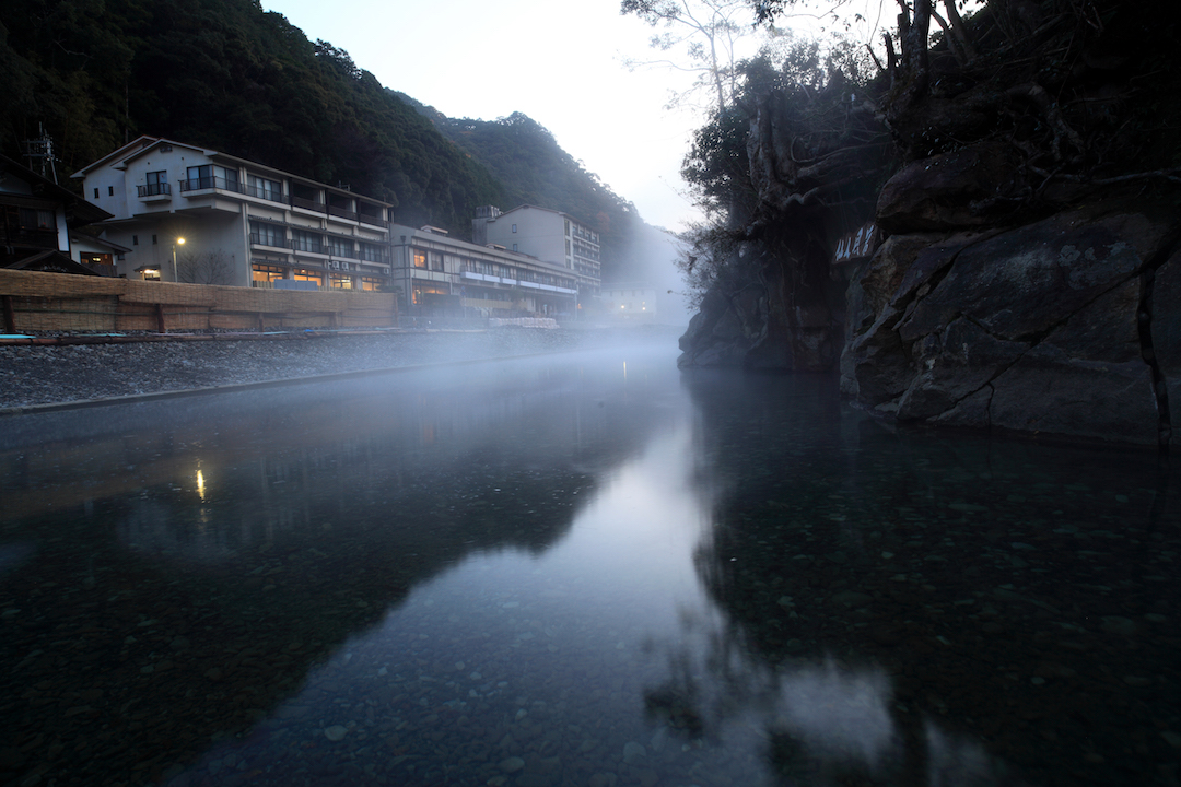 和歌山県東牟婁郡本宮町 川湯温泉 仙人風呂